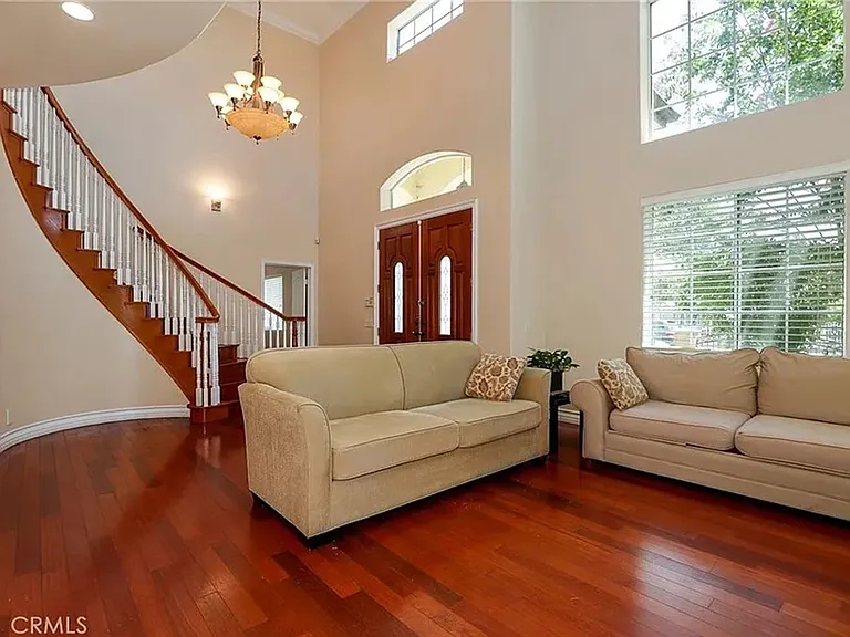 227 Florence Ave — Photo 9