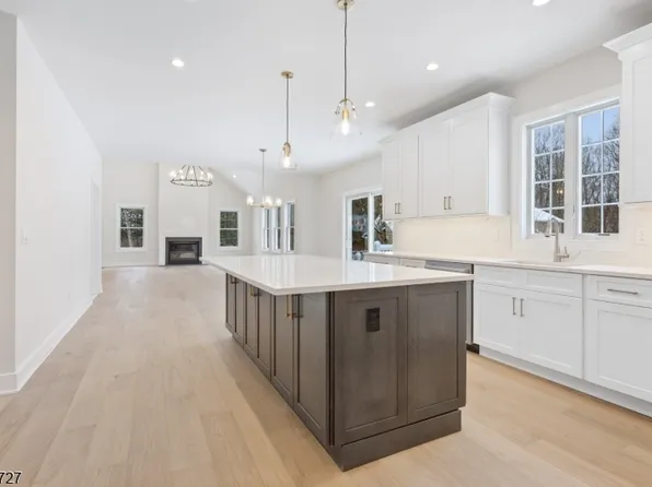 22 Furnace Rd, Chester Twp., NJ 07930