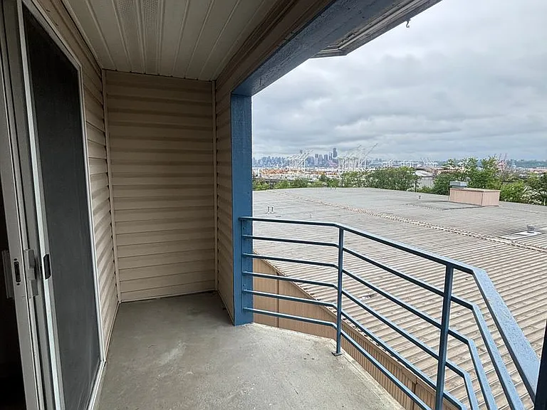 City View Apartments in West Seattle — Photo 121