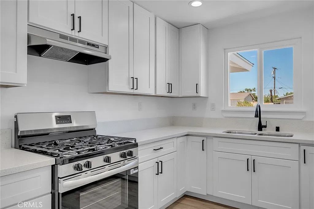 4 bed, 1220 sqft, $2,600 — Photo 1