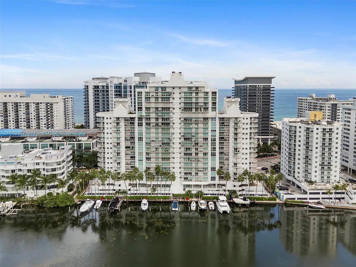 Building Photo - 5900 Collins Ave #604