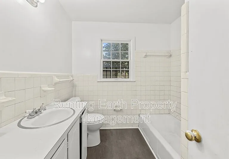 805 Vanderbilt St — Photo 17