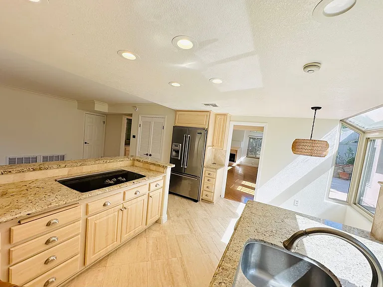 6635 Soaring Dr — Photo 15