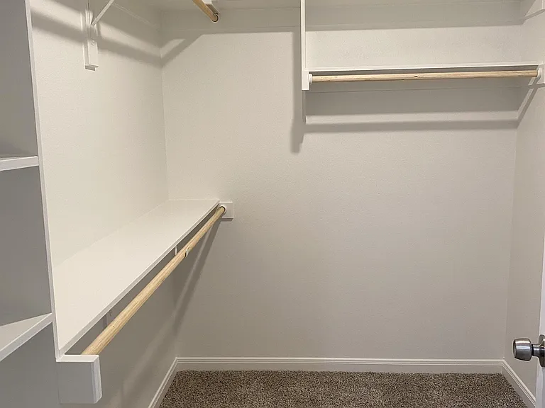 313 E Nelson St — Photo 14