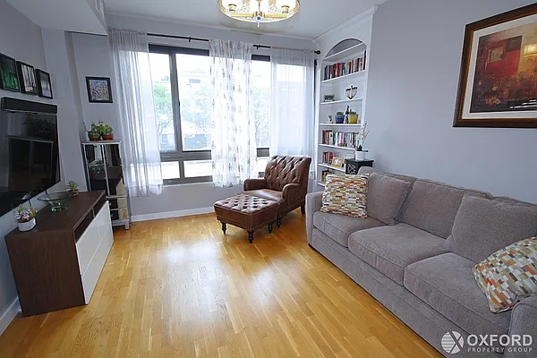 Sold by Oxford Property Group | media 8