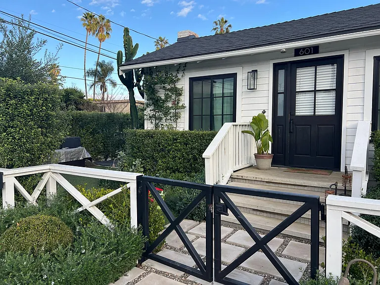 601 Fremont Pl — Photo 2