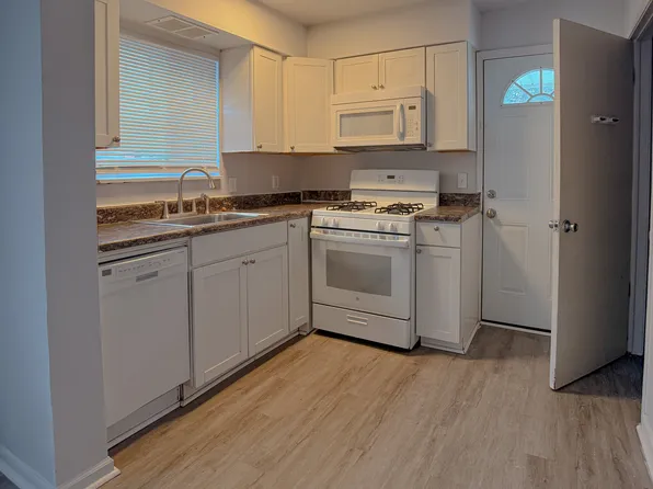 2221 Risdale Ave, Lansing, MI 48911