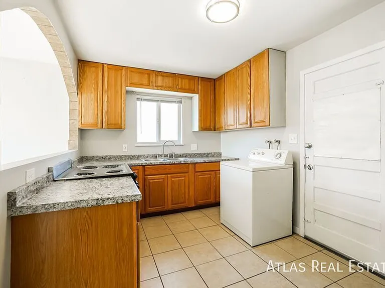 881 E Egbert St — Photo 17