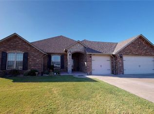 1400 Abraham Dr, Tuttle, OK 73089