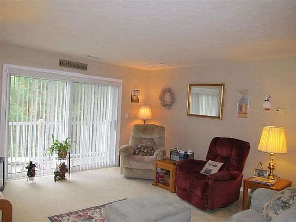 3rd image of 16 James St Unit 201
