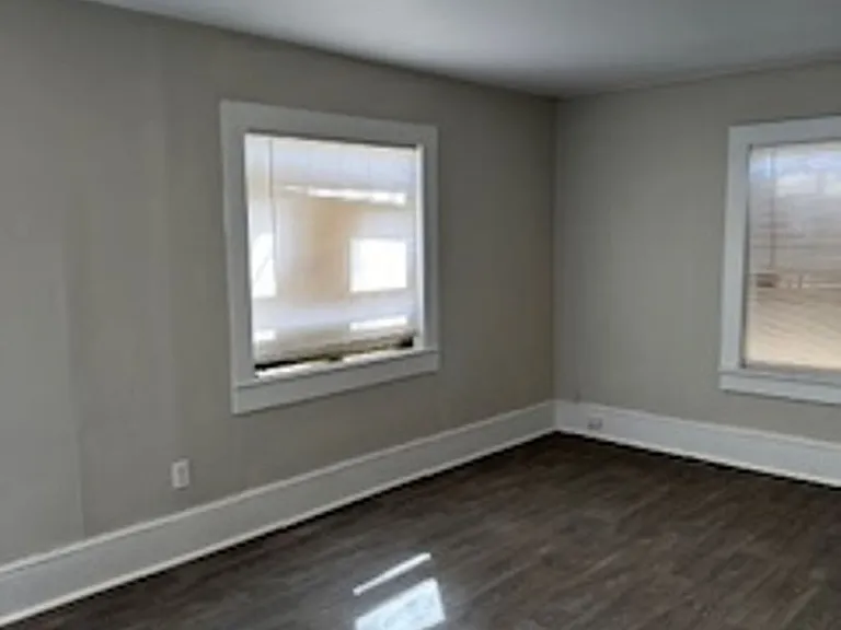 48 Williams St — Photo 2
