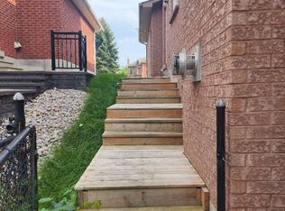 753 College Manor Dr, Newmarket, ON L3Y 8G6