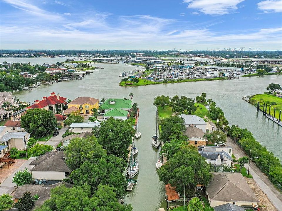 1st image of 10 Harbor Ln