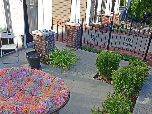 Private patio & entrance