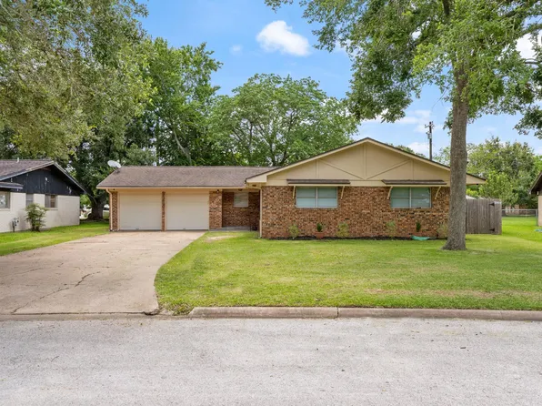 4108 Crescent Dr, Bay City, TX 77414
