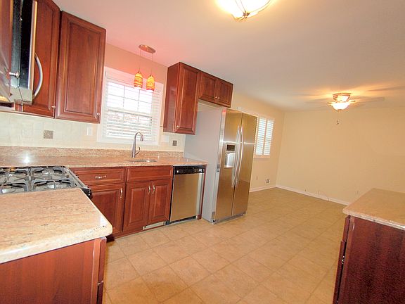 4th image of 7 Kellington Dr
