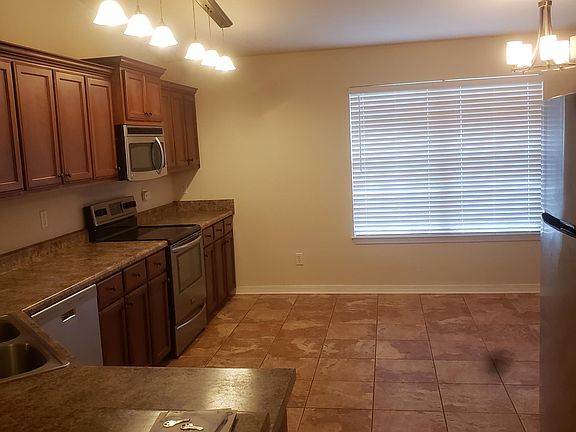 4th image of 572 Edith Ln
