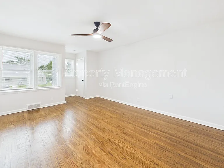 4279 E 60th Ter — Photo 3