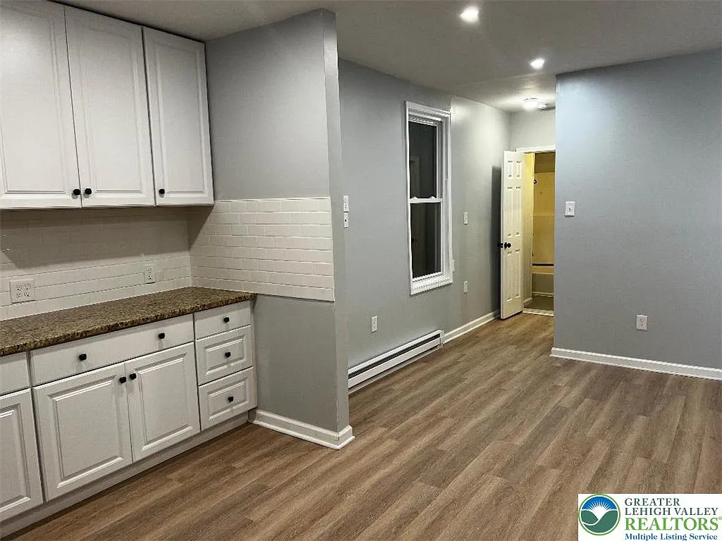 2 bed, 1.0 bath, 800 sqft, $1,400 — Photo 3