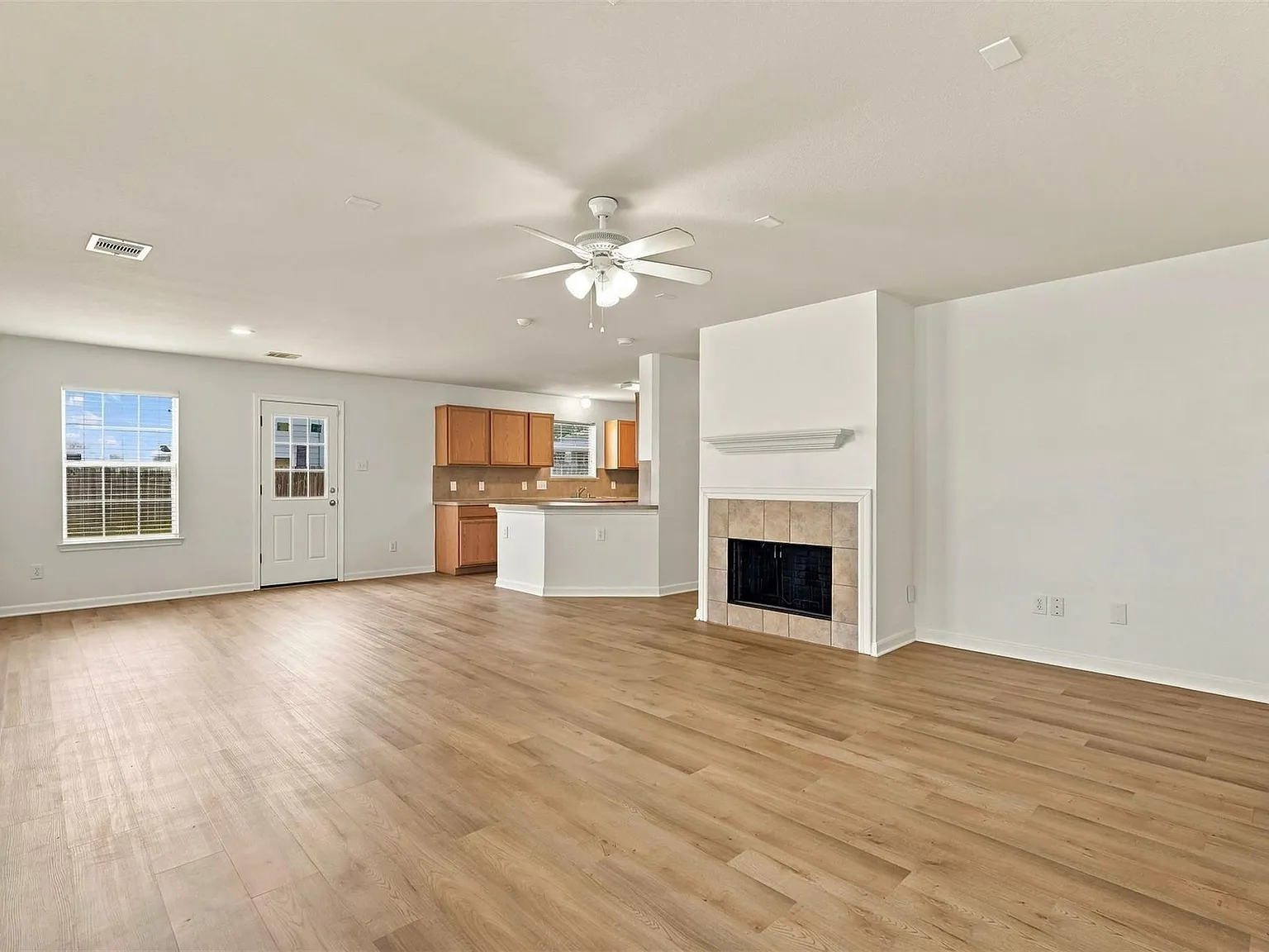 3 bed, 2.0 bath, 2038 sqft, $1,950 — Photo 3