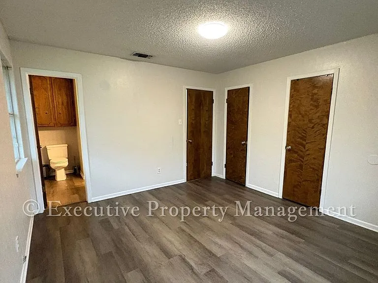 410 Jeffrey Ln — Photo 43
