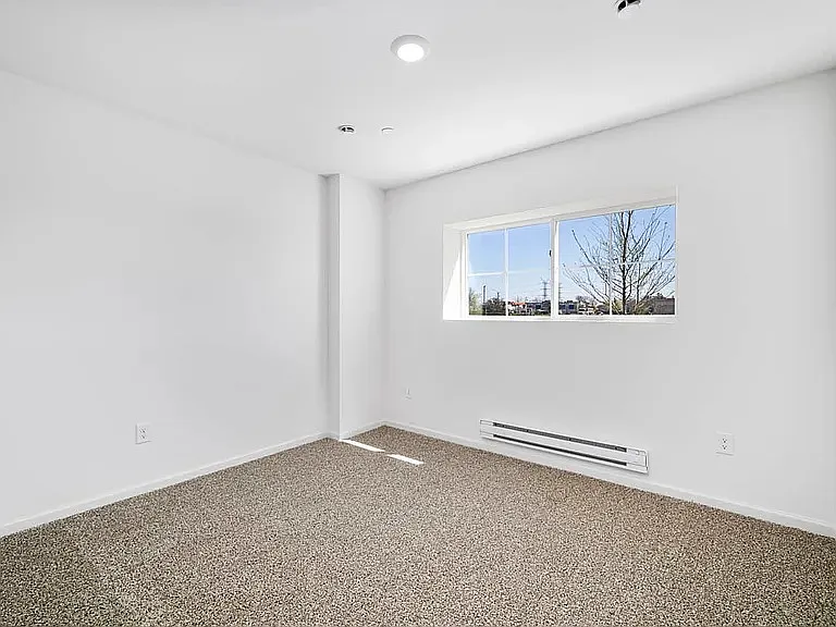 2032 Yellowstone Blvd — Photo 4