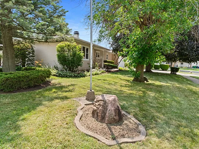 329 Marion Ct — Photo 4