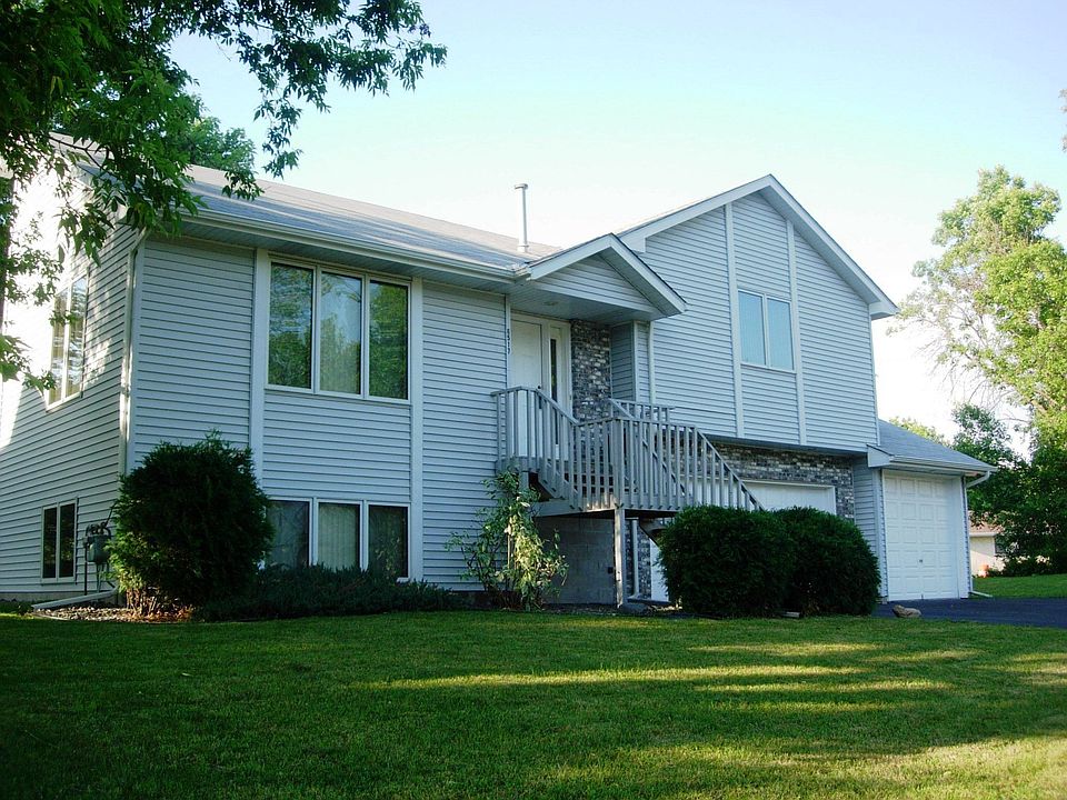 Great location in Maple Grove on a corner lot!!!