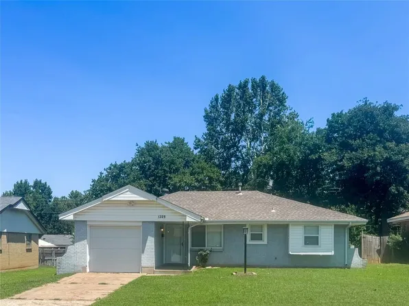 1309 Parkwoods Ter, Midwest City, OK 73110