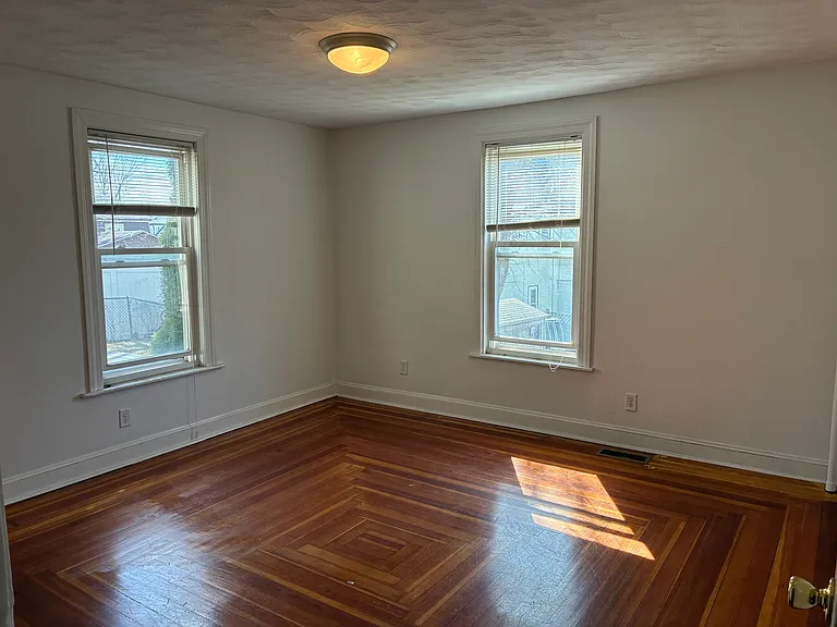 77 King St #1 — Photo 8