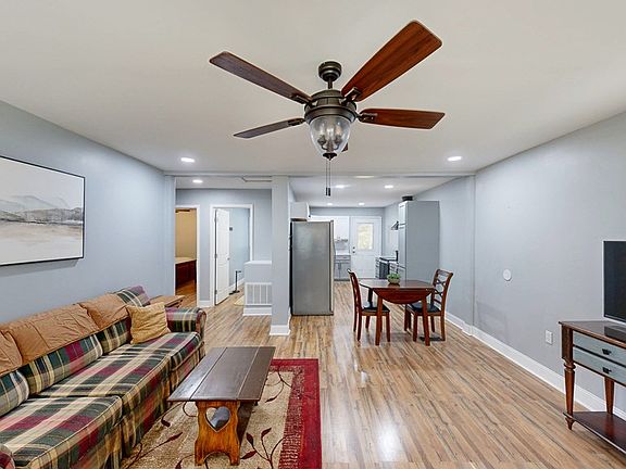 3rd image of 301 Hedstrom Dr