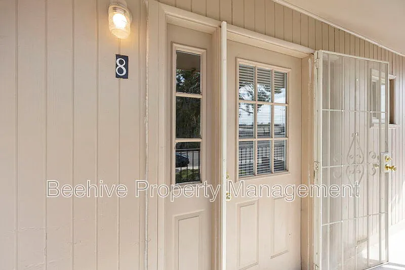 Bond Acres — Photo 2