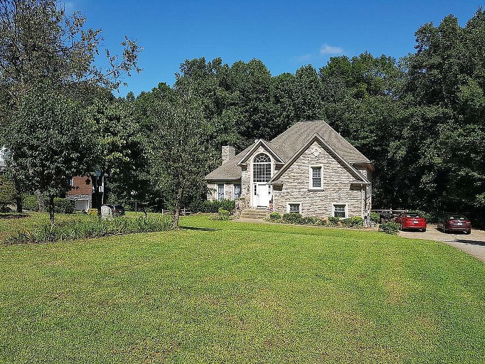 1st image of 108 Tall Oak Dr