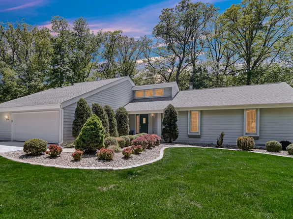 2625 E Vera Ln, Crete, IL 60417