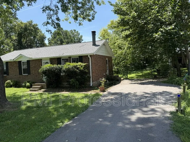 3 bed, 1.5 bath, 1119 sqft, $2,100 — Photo 2