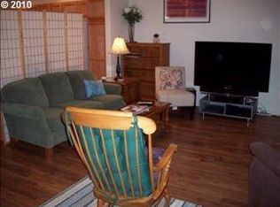 100 Park Village Loop, Florence, OR 97439