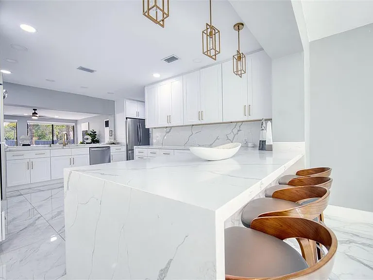 1030 SW 14th Ter — Photo 12