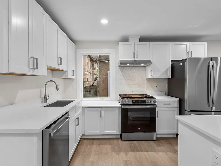 1546 Chapel St #3 — Photo 6