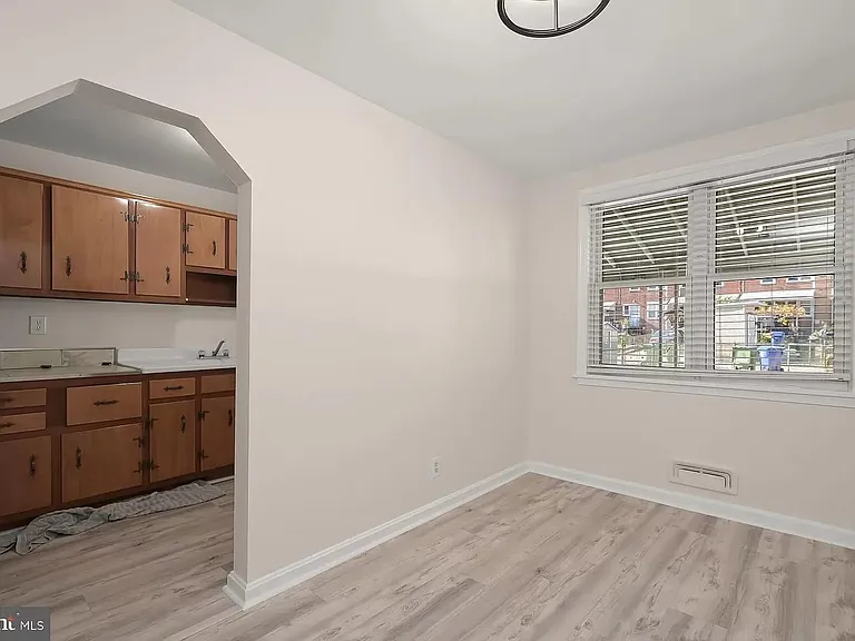 708 Umbra St — Photo 9