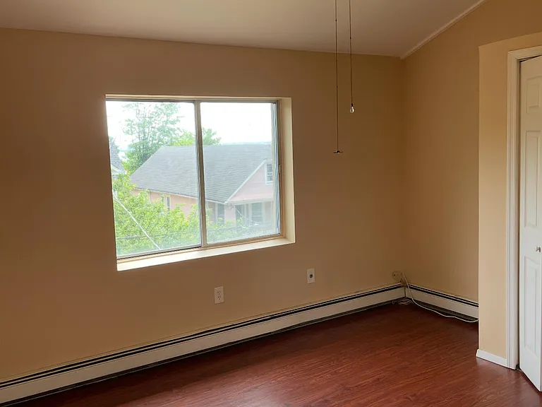 38 Sherman Ave — Photo 4