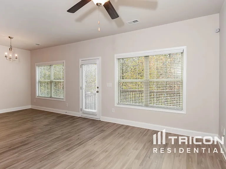 221 Ireland Ln — Photo 3