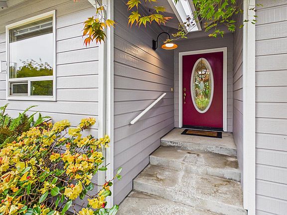 2nd image of 2554 Manzanita Ave