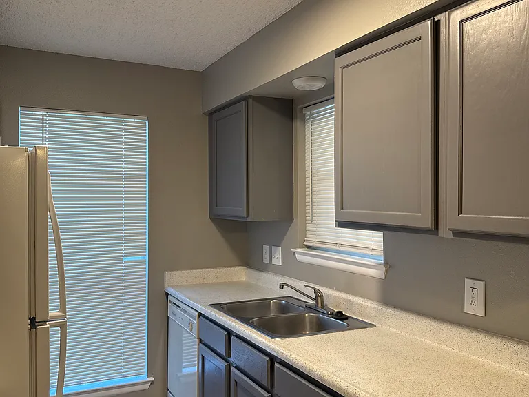 331 W Mistletoe Ave #201 — Photo 9