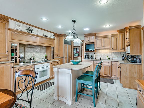 5th image of 825 Glenridge Dr