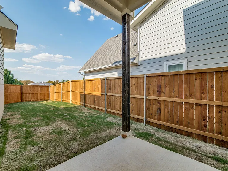 731 Mulberry Ct — Photo 14