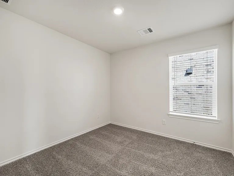 1715 Potomac Ln — Photo 7