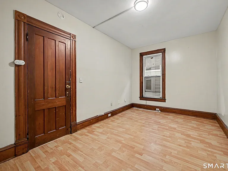 135 Sherwood Ave — Photo 18