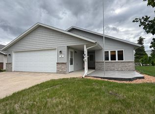 10 Townhouse Rd, Morris, MN 56267