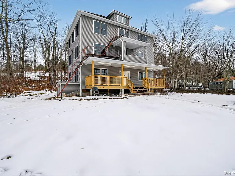 303 Main St #2R — Photo 2