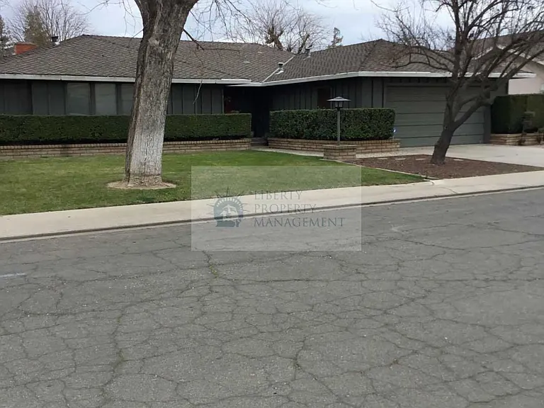 625 Mayflower St — Photo 1